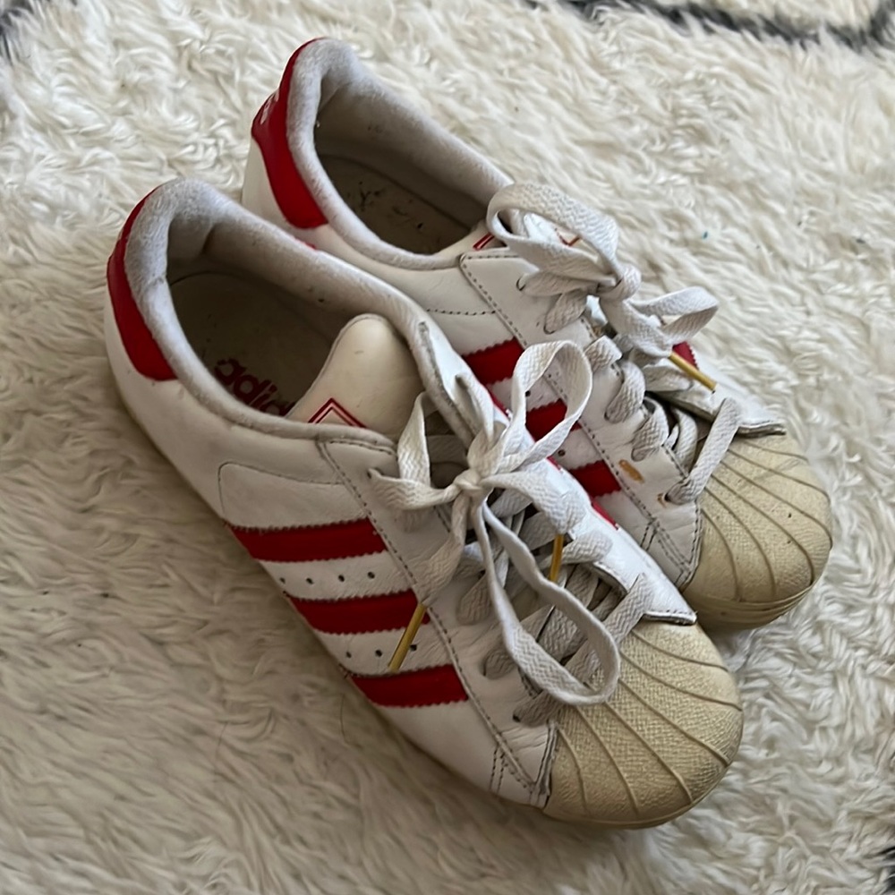Adidas Superstars red stripes size 4.5. (Kids) fits size 6.5-7 women